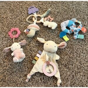 Itzy Ritzy (3) & Mary Meyer Taggies Baby Toys
